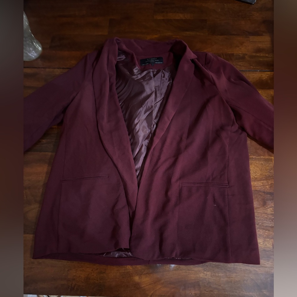 Burgundy Open Front Blazer 3/4 sleeve length
